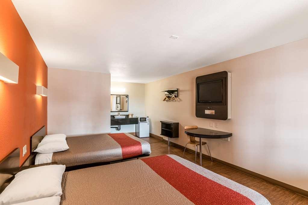 Motel 6 Бел Гардънс Стая снимка