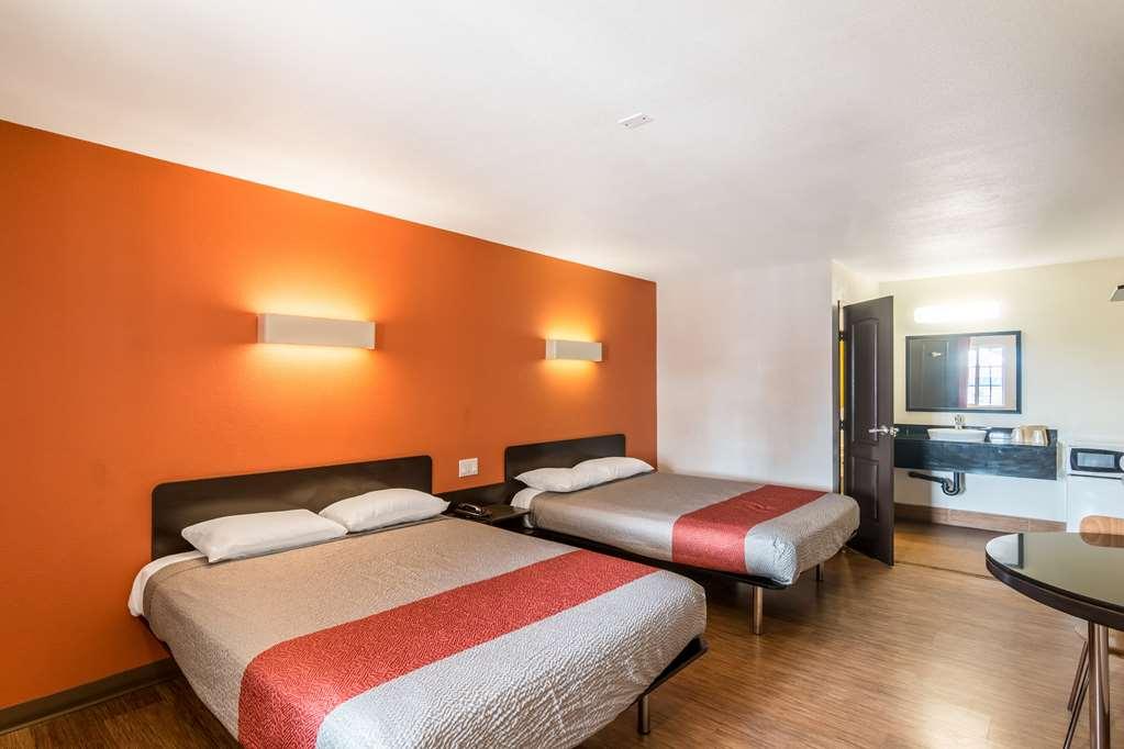 Motel 6 Бел Гардънс Стая снимка