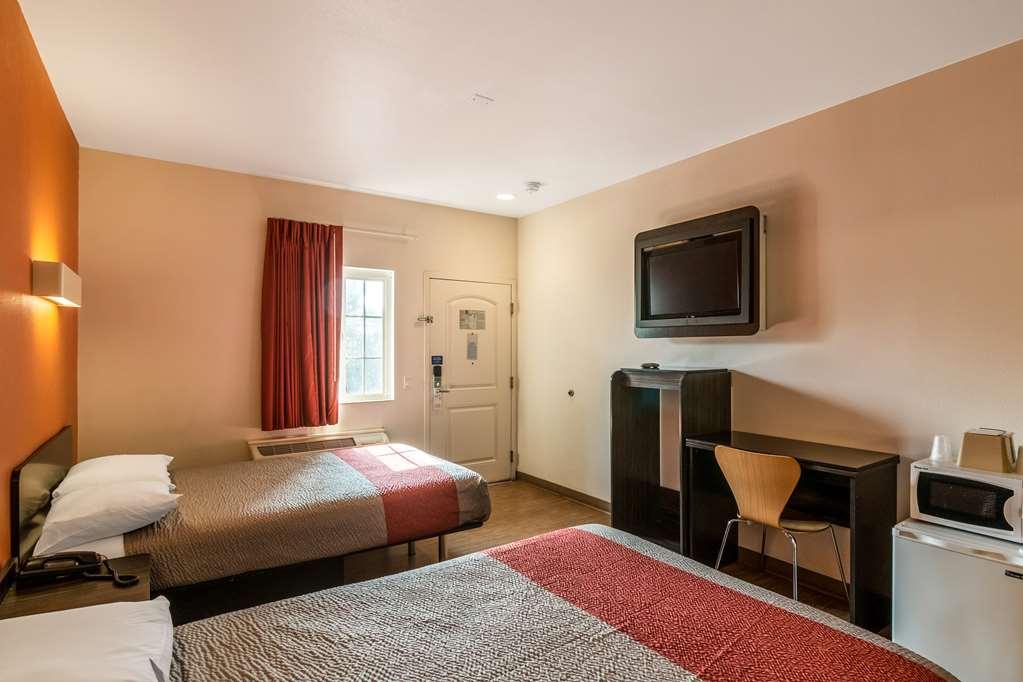 Motel 6 Бел Гардънс Стая снимка