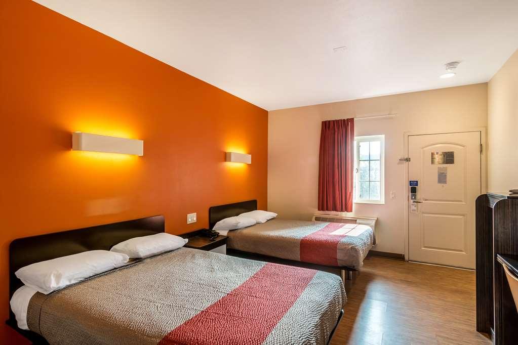 Motel 6 Бел Гардънс Стая снимка