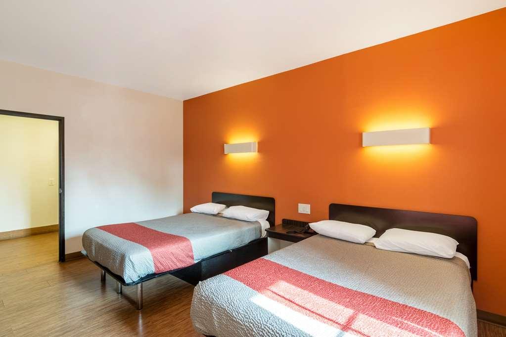 Motel 6 Бел Гардънс Стая снимка