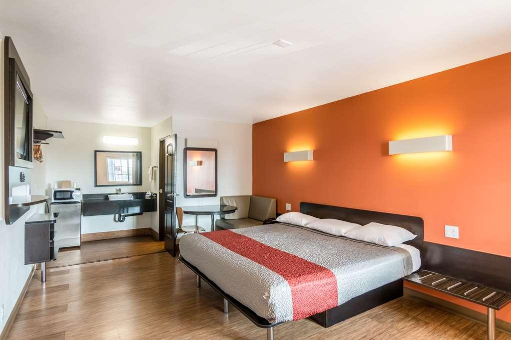 Motel 6 Бел Гардънс Стая снимка