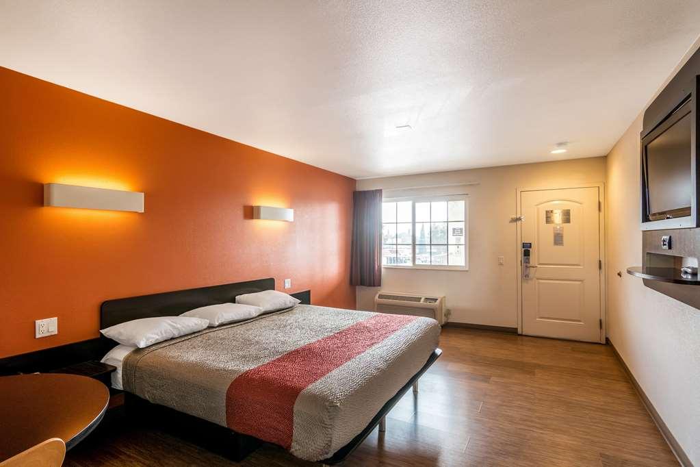 Motel 6 Бел Гардънс Стая снимка