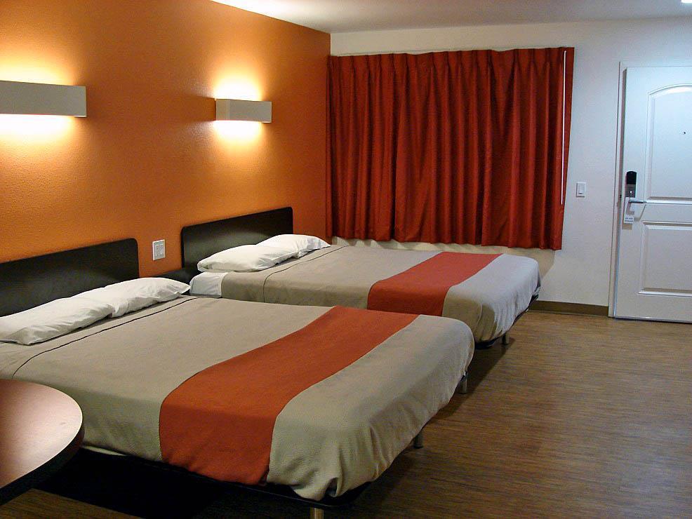 Motel 6 Бел Гардънс Стая снимка