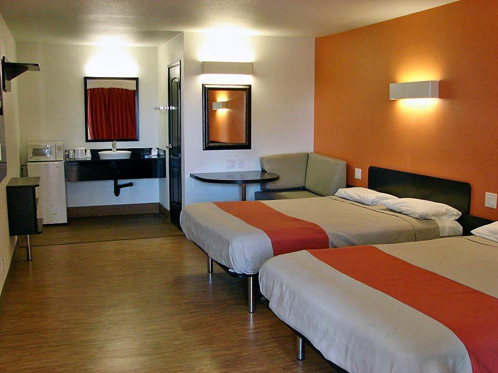 Motel 6 Бел Гардънс Стая снимка