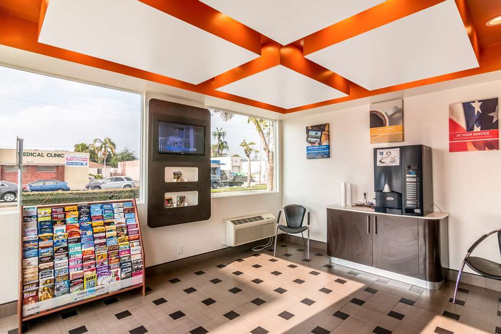 Motel 6 Бел Гардънс Интериор снимка