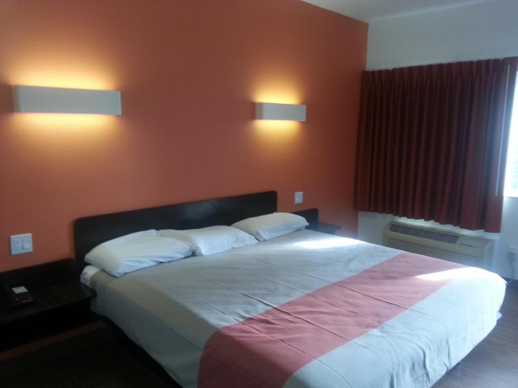 Motel 6 Бел Гардънс Стая снимка