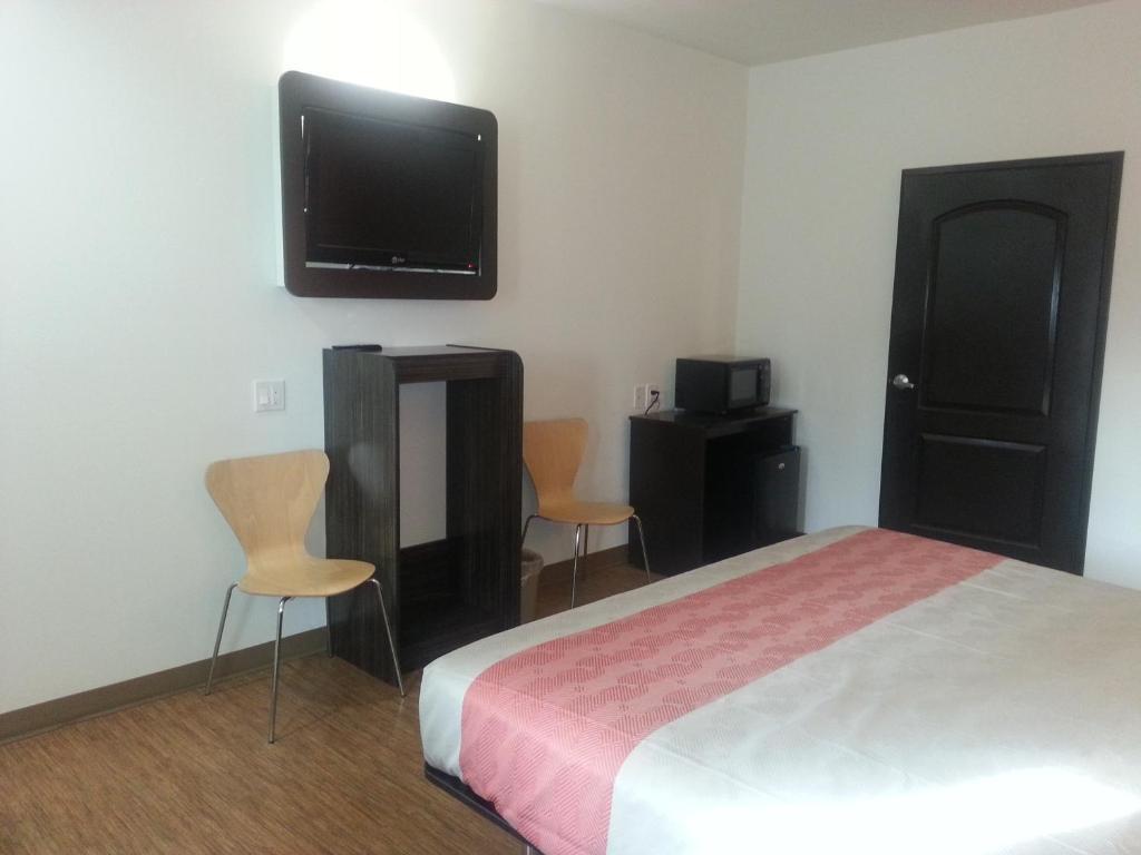 Motel 6 Бел Гардънс Стая снимка