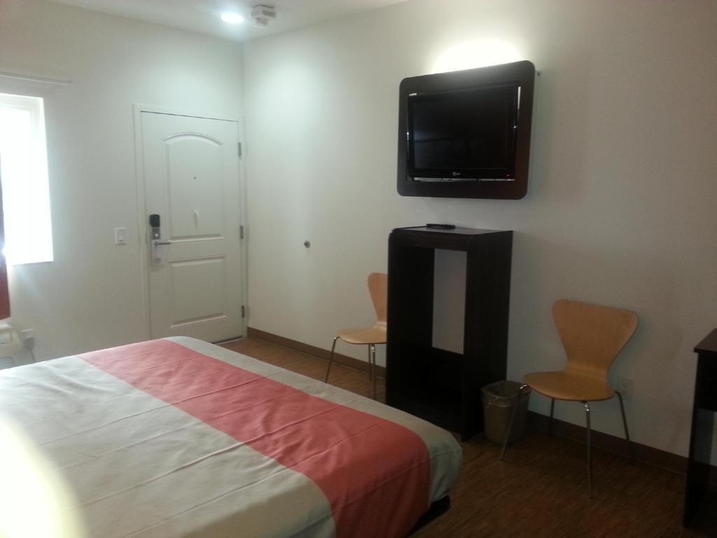 Motel 6 Бел Гардънс Стая снимка