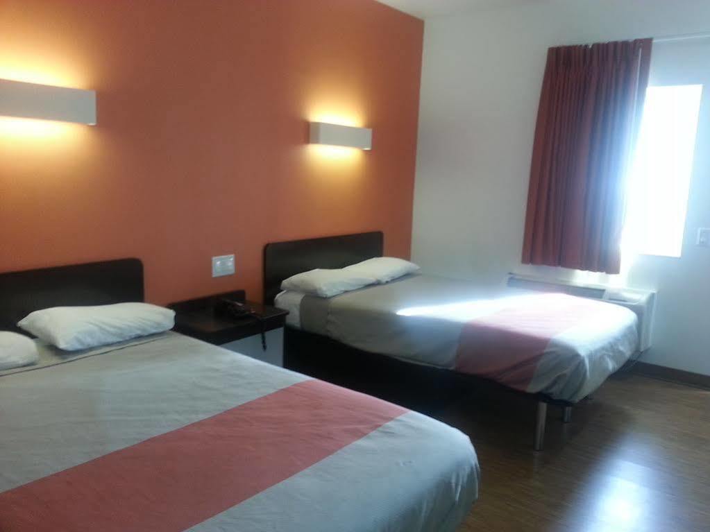 Motel 6 Бел Гардънс Екстериор снимка