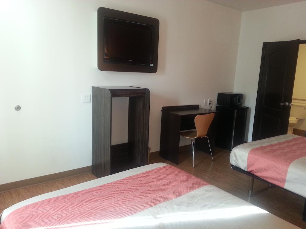 Motel 6 Бел Гардънс Екстериор снимка