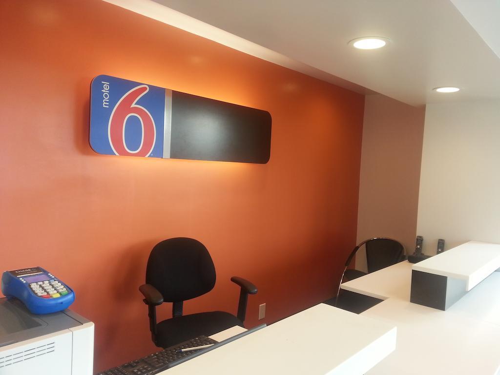 Motel 6 Бел Гардънс Екстериор снимка