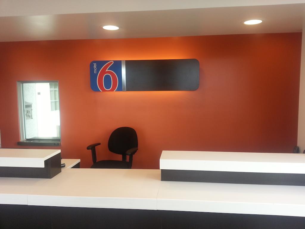 Motel 6 Бел Гардънс Екстериор снимка